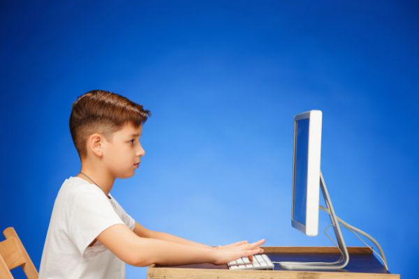 چگونه فرزندمان را برای امتحان آنلاین آماده کنیم؟